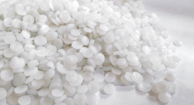 Air cooled plastic pelletizer produces uniform pellets